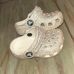 Crocs Kids Classic Glitter Clog C4 Toddler Girls White Purple/Blue Sparkle Shoes